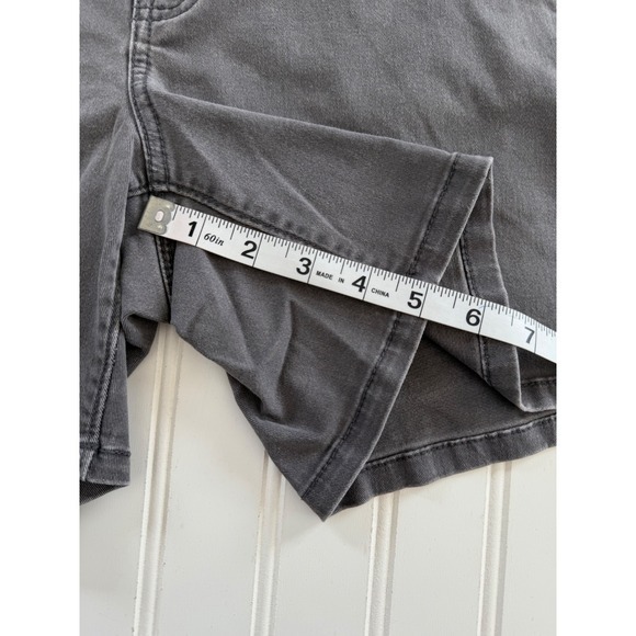 Maurices Womens 5/6 Gray Chino Shorts Mid Rise Cotton Stretch Casual - Picture 3 of 9